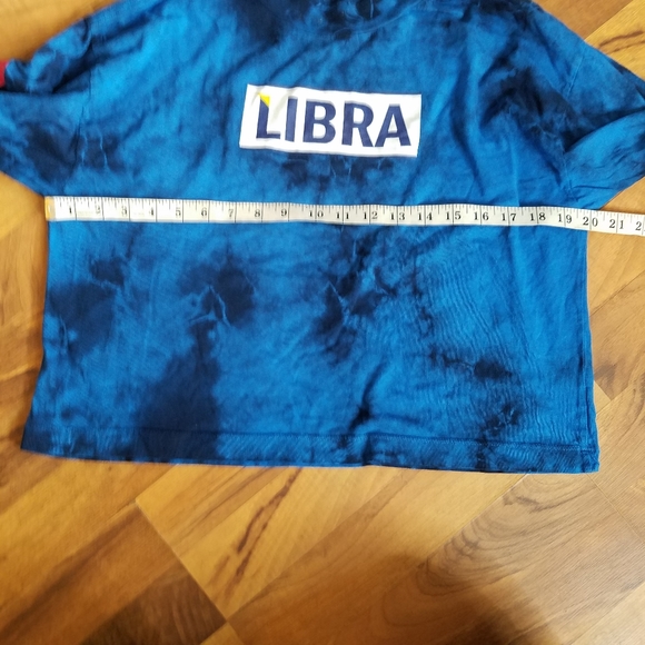 Japanese letters Libra bank of emotions Blue Tie Dye Crop top Shirt Size Small - Picture 4 of 9
